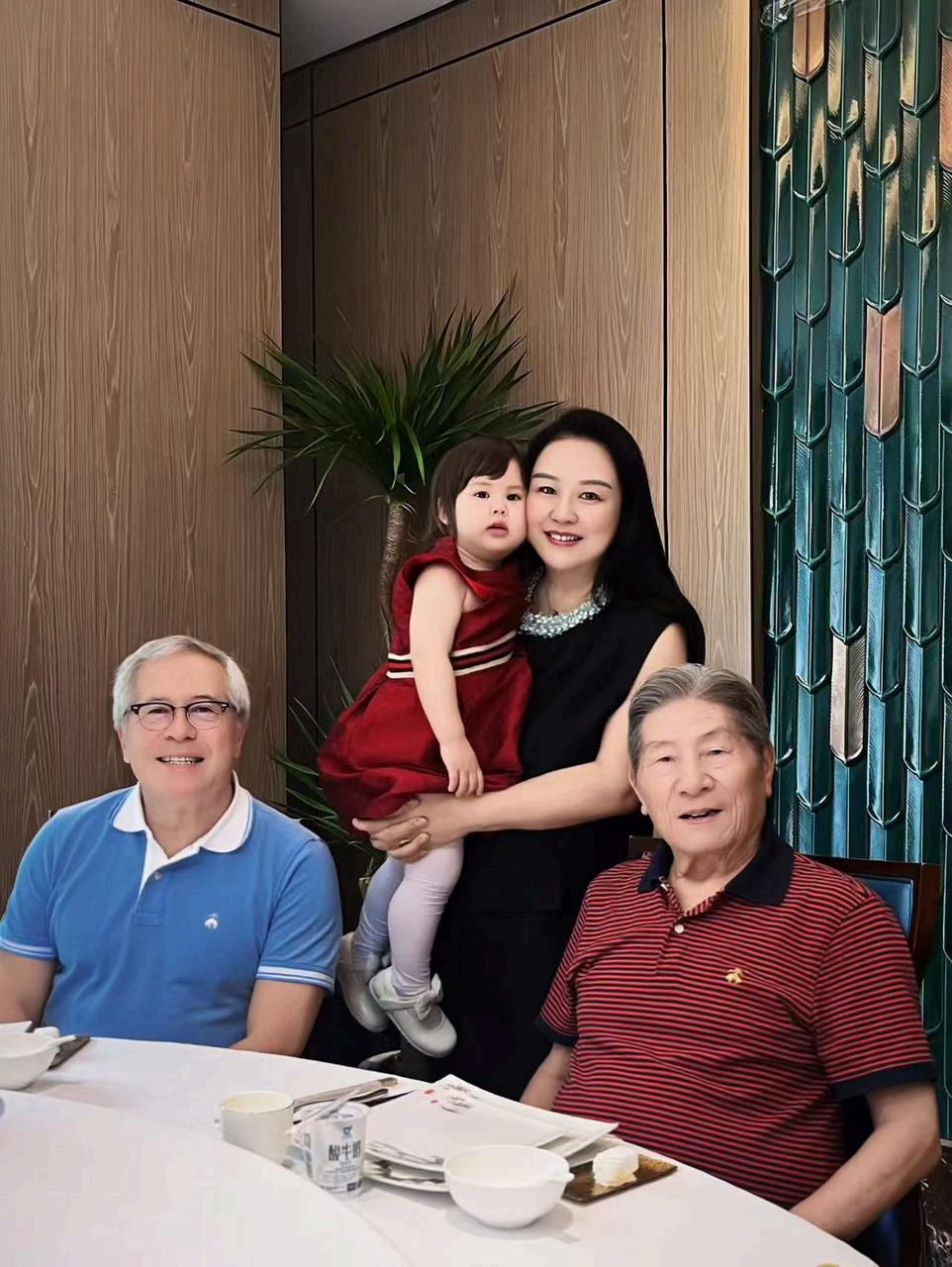 史晓明家庭合影